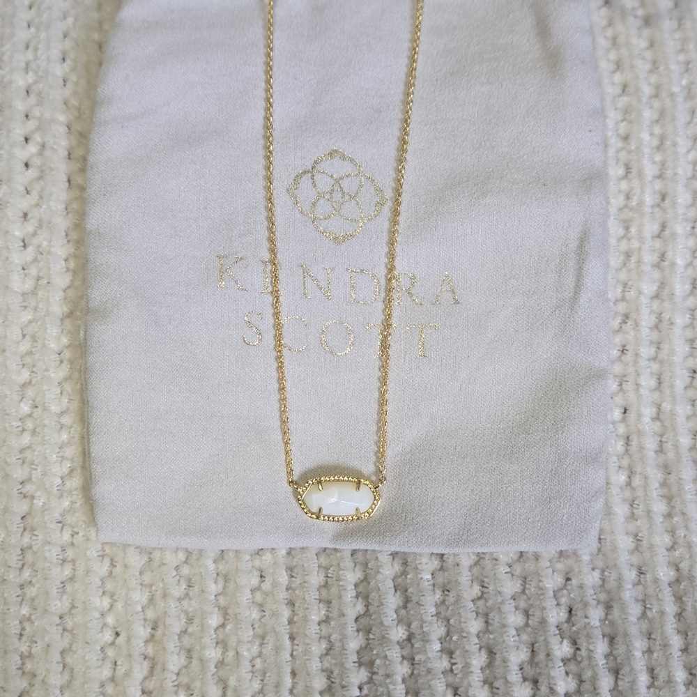 Kendra Scott Elisa Gold Pendant Necklace In Ivory MO